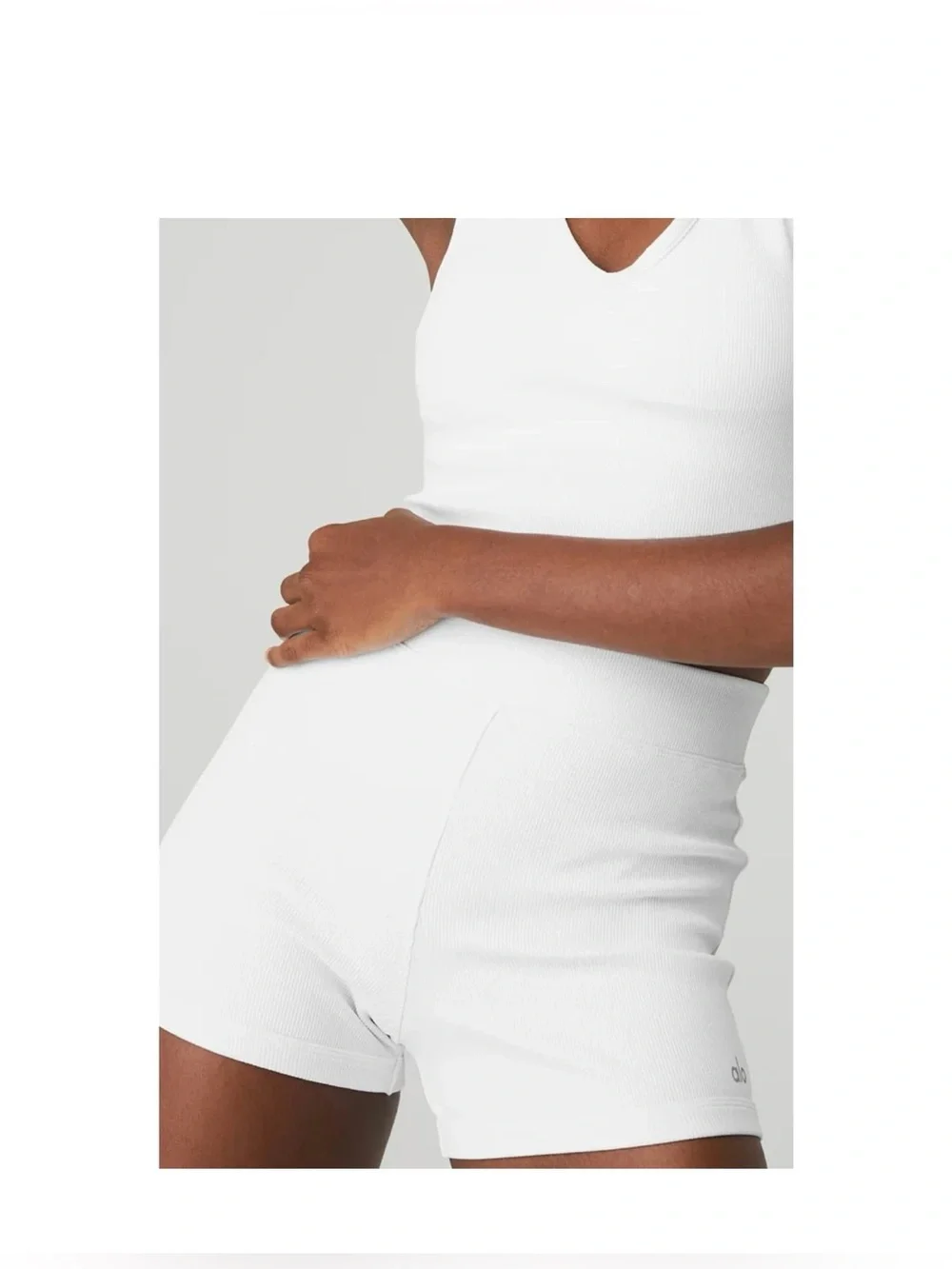 ALO YOGA GODDESS RIBBED HIGH - WAIST HOT SHORT WHITE Medium NWT A185